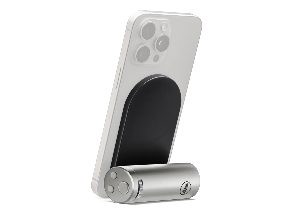 Silver Leica Lux Grip stand hoch auf weißem Hintergrund