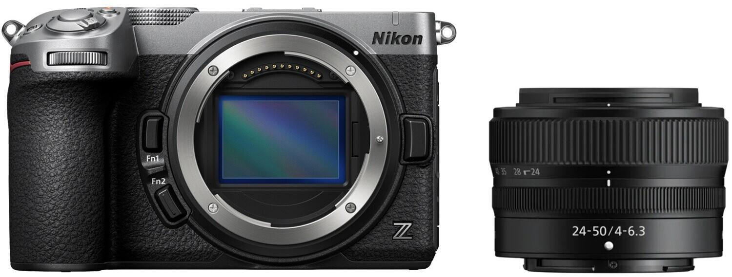 Silberne Nikon Z5II ohne angesetztes Objektiv mit sichtbarem Bildsensor, daneben das separate NIKKOR Z 24–50 mm Objektiv.