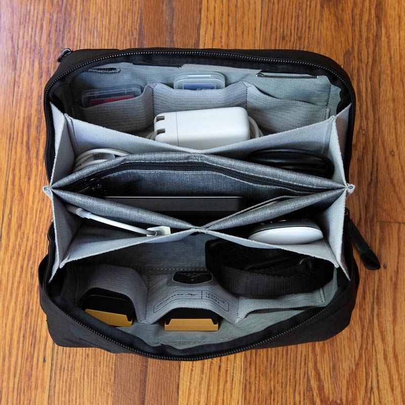 Peak Design Tech Pouch - Noir - Pochette de rangement pour smartphones, câbles, etc.