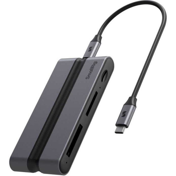 SmallRig USB-C Multiport-Hub in Grau mit angeschlossenem USB-C-Kabel sowie mehreren seitlichen Anschlüssen und Kartensteckplätzen auf weißem Hintergrund.