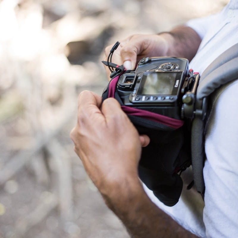 Peak Design Shell Medium (M) - Wetterfeste Schutzhülle für kleine bis mittlere DSLR-Kameras inkl. Objektiv bis 12 cm