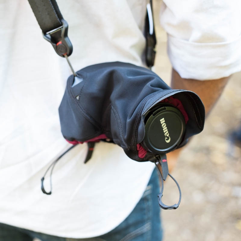 Peak Design Shell Medium (M) - Wetterfeste Schutzhülle für kleine bis mittlere DSLR-Kameras inkl. Objektiv bis 12 cm