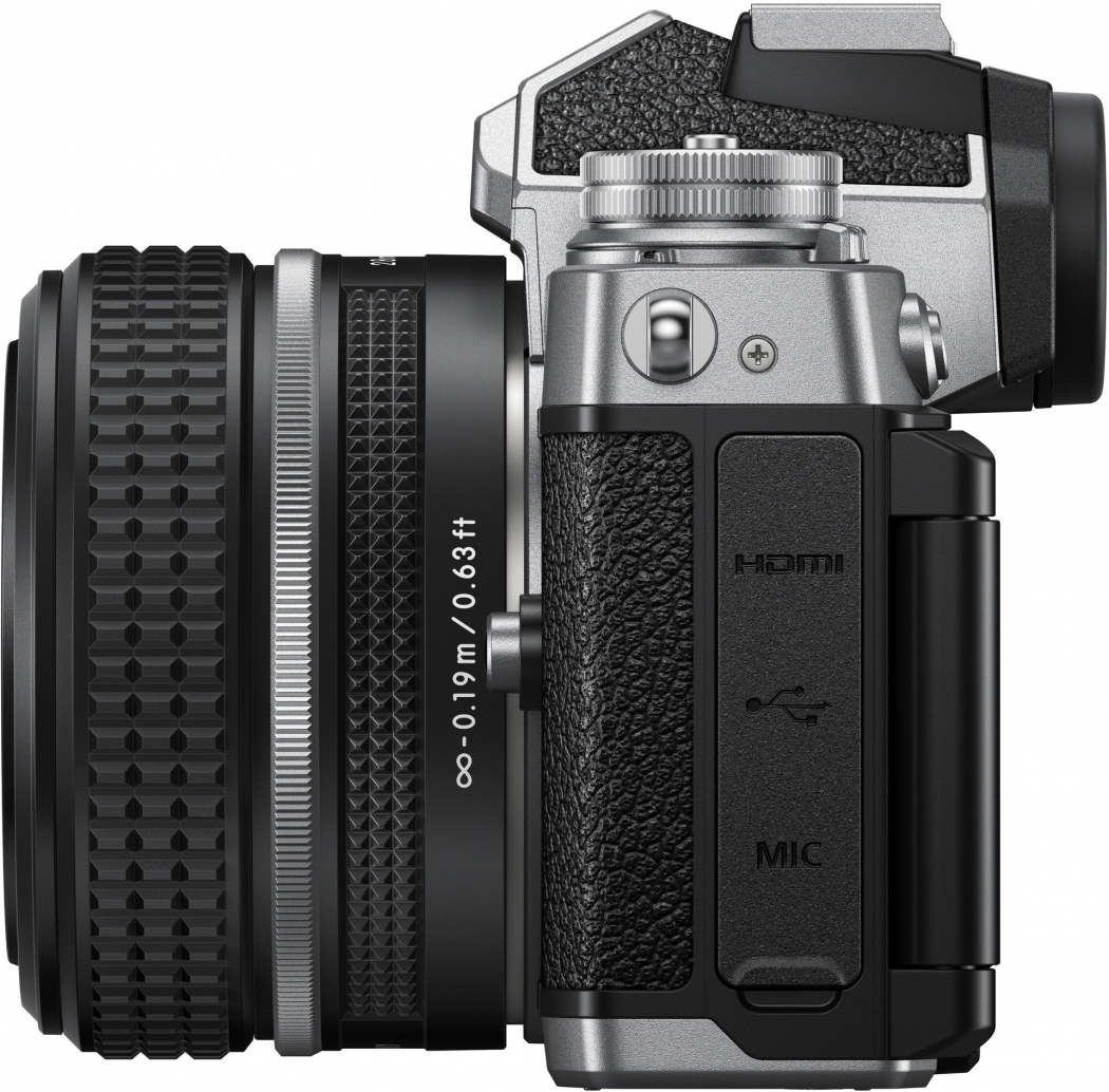 Nikon Z fc KIT mit NIKKOR Z 28mm f2.8 (SE)